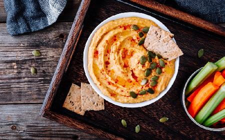 Hummus z ciecierzycy i młodej marchewki