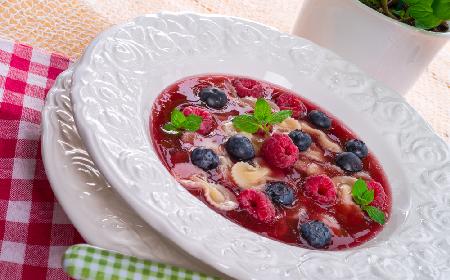 Zupa owocowa na zimno z menu Beszamel