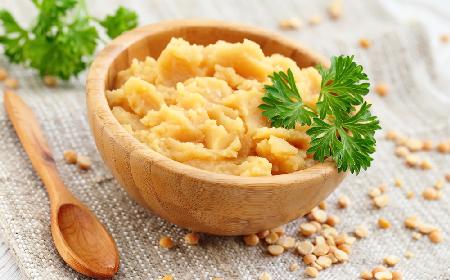 Pasta z grochu z ziołami - przepis na polski hummus