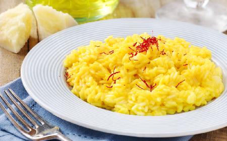 Risotto po mediolańsku - przepis na idealnie kremowe i proste risotto
