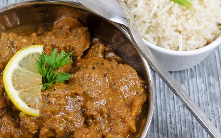 Kurczak w sosie curry z morelami - szybkie danie dla zakochanych