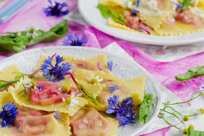 Obłędne pierogi z botwiną i serem feta