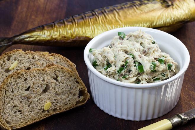 Pasta z wędzonej makreli - zdrowy i smakowity dodatek do pieczywa