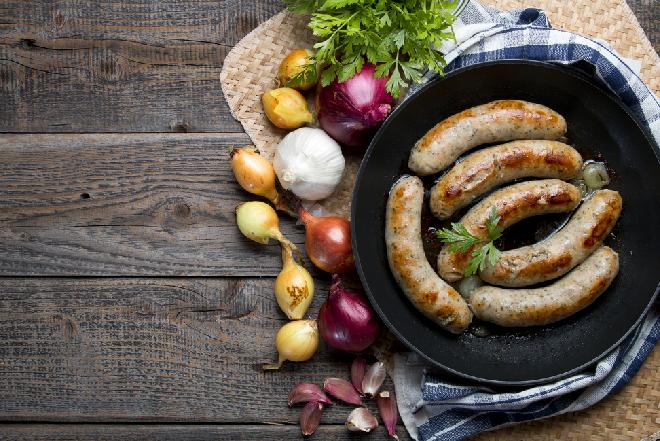 Biała kiełbasa smażona - sposób przygotowania